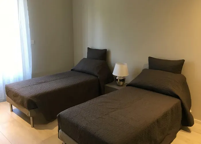 Luxury Apartment *